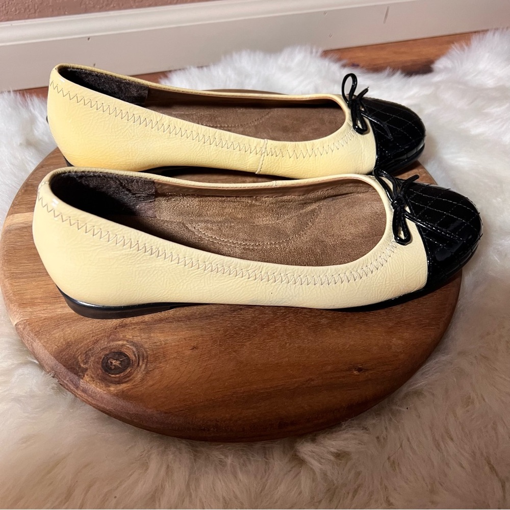 AEROSOLES Beckon Black and Yellowish Ballet Flats with Bow Size 8 - Picture 2 of 9